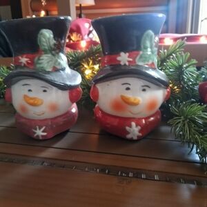 Festive Snowman Holiday Decor with Red and Black Hats